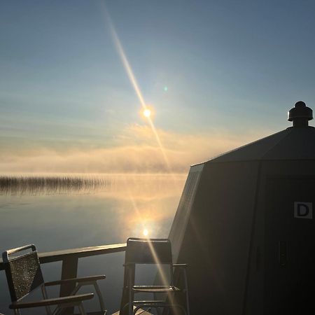 Vikajaervi Lake View Experience Igloos Рованіемі Екстер'єр фото